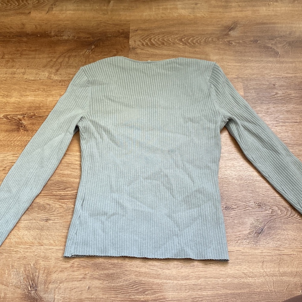 H&M Top - Picture 3 of 3
